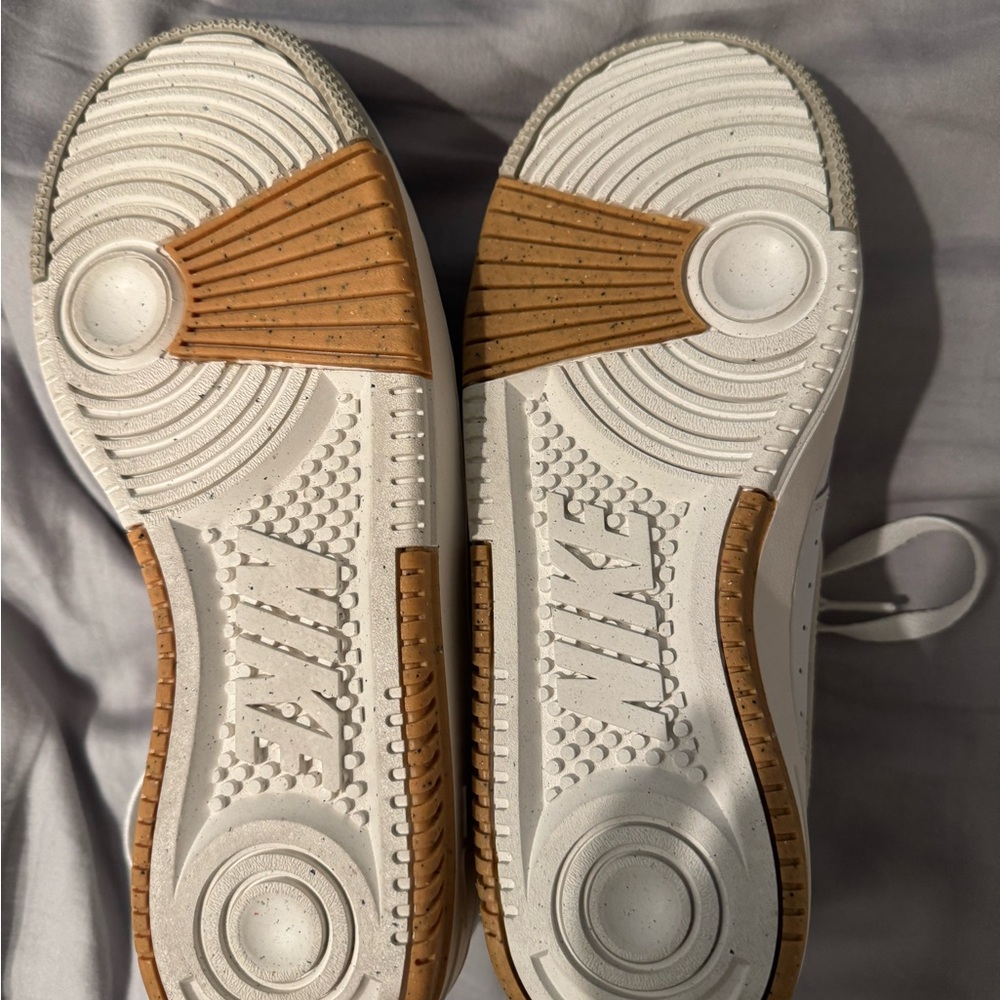 Nike Gamma Force Sneakers in White, Phantom Bone & Sand Drift, Size US Women 9 - Picture 3 of 7